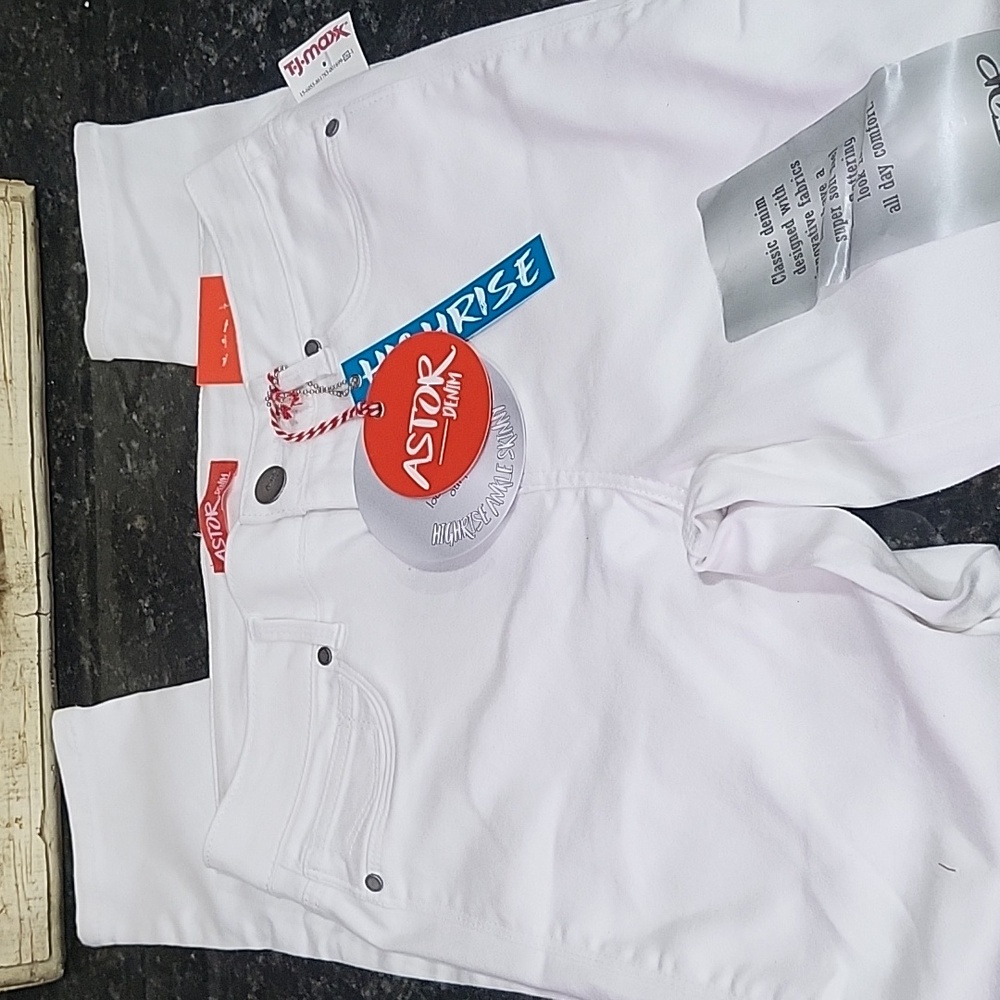 Astor White Denim Jeans Size 9